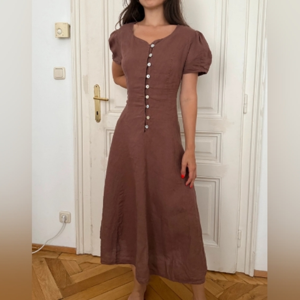 Chic Button-Up Midi Dress in Brown